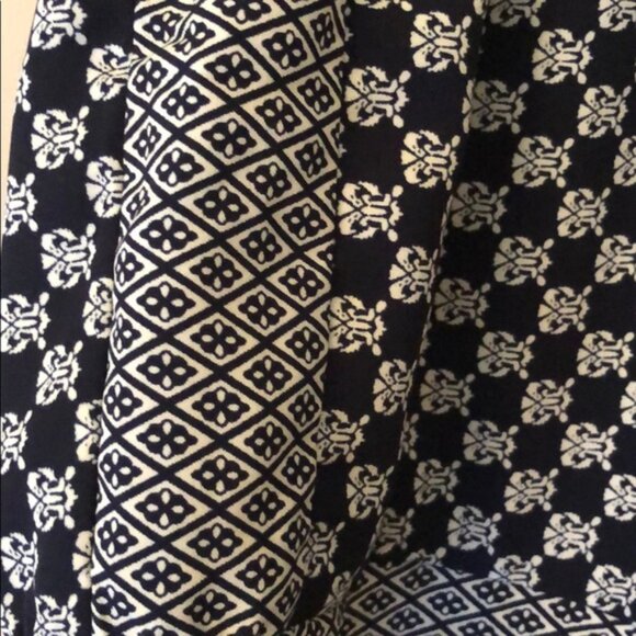 Blue and White Silky  Patterned Shorts - Picture 4 of 6